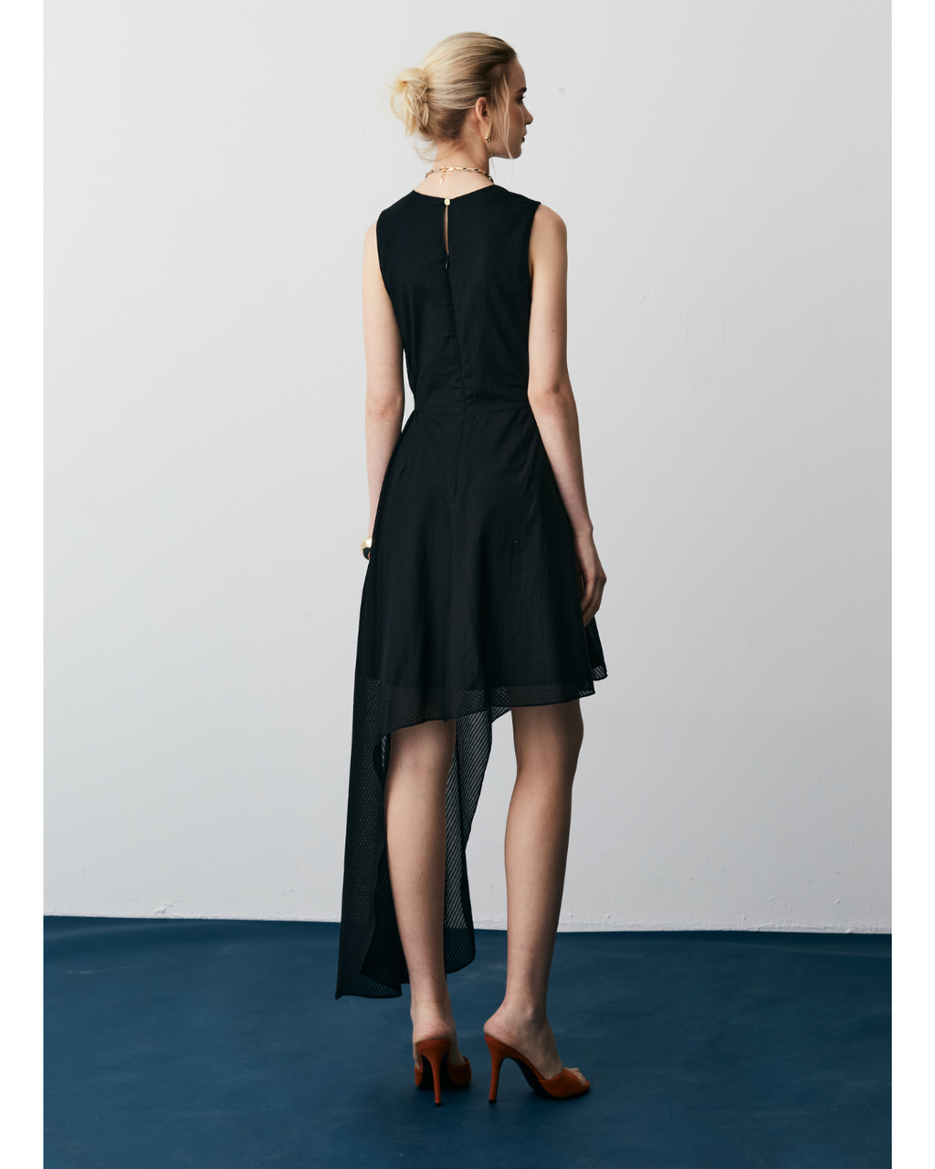 Vestido Zaya Curto Bordado Assimétrico