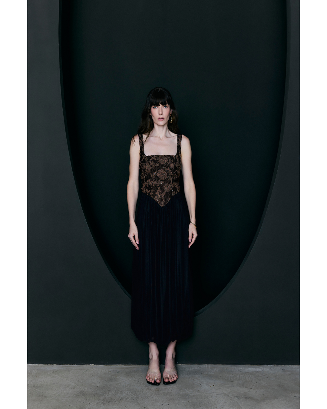 Vestido Jolie Dec. Det Tela Bordada E Balonê Preto