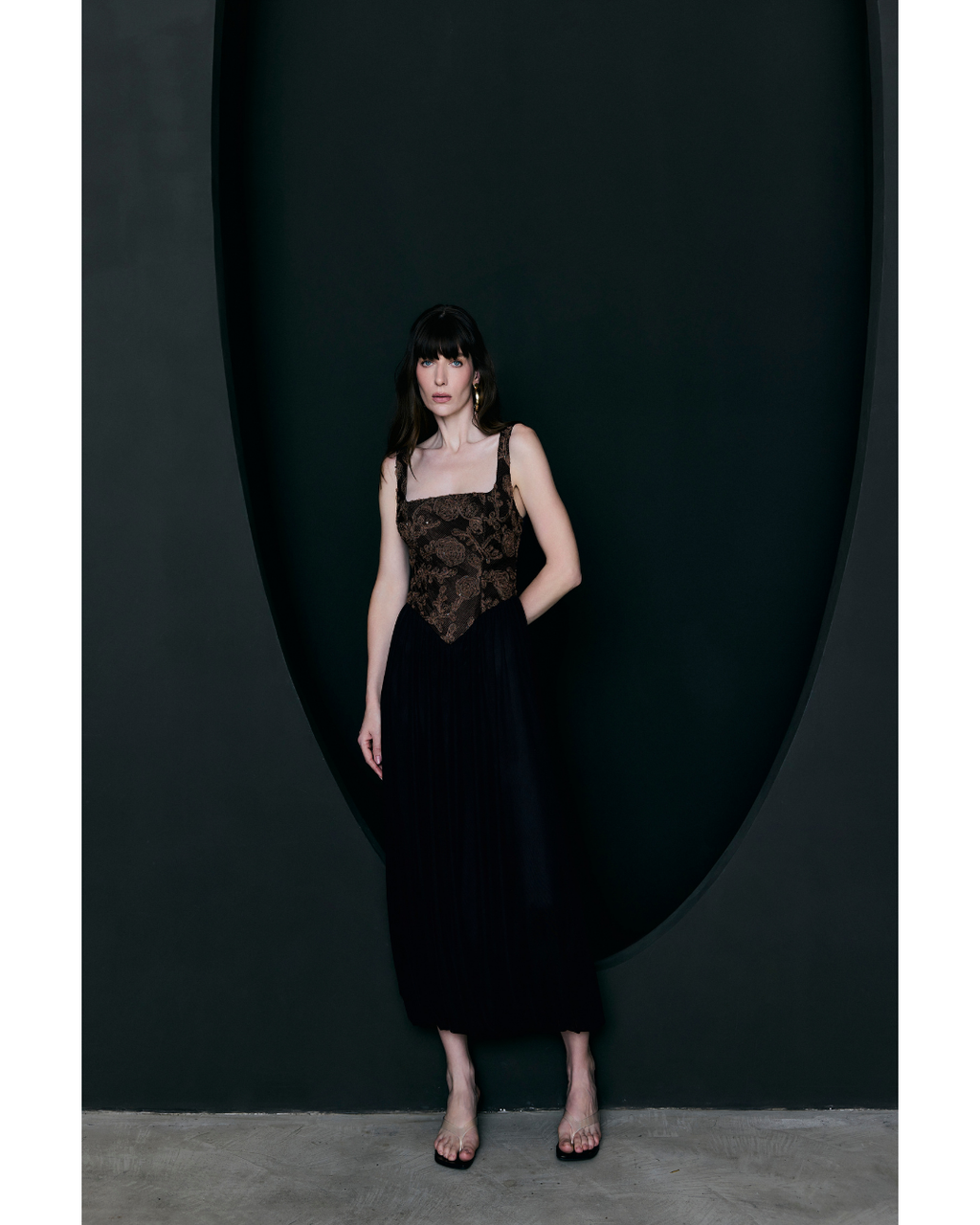 Vestido Jolie Dec. Det Tela Bordada E Balonê Preto
