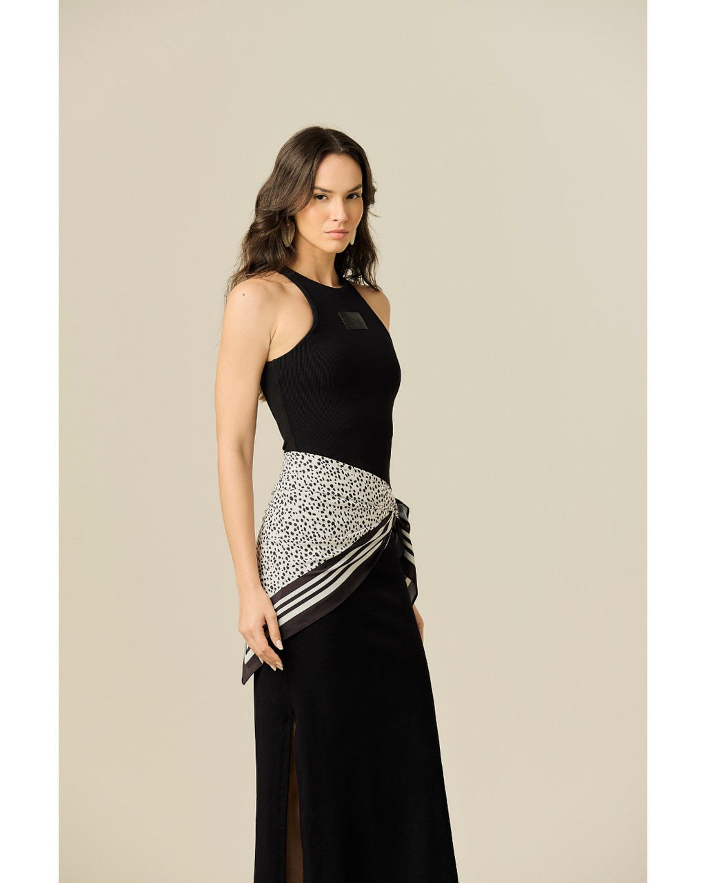 Vestido Bianca Longo Dec. Udet. Fenda Preto