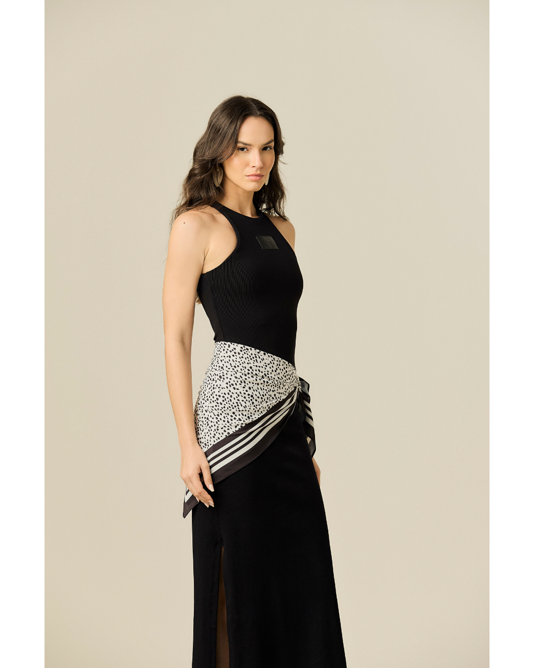 Vestido Bianca Longo Dec. Udet. Fenda Preto