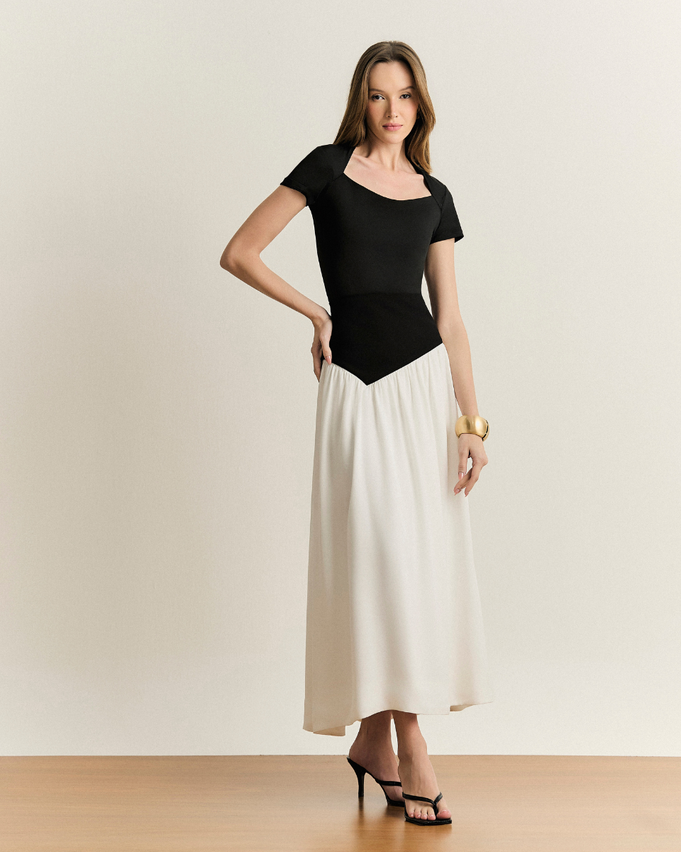 Blusa Gabriela Manga Curta Preta