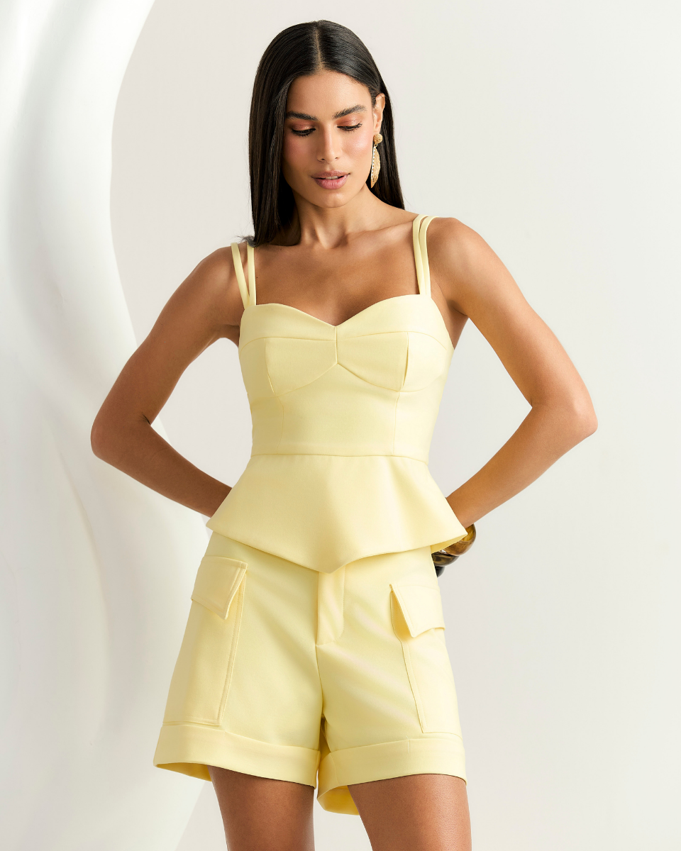 Short Larissa Curto Amarelo